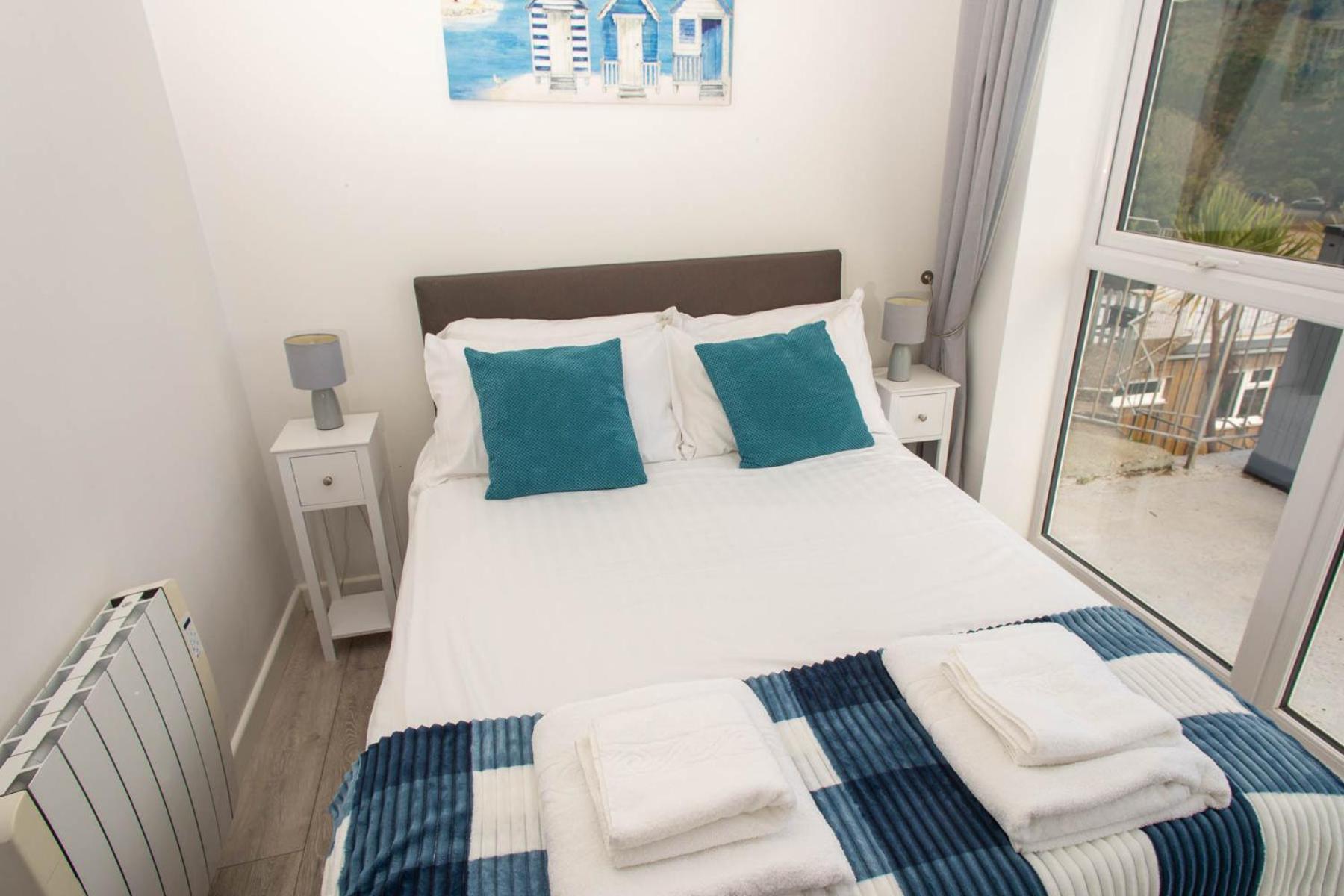 Pet Friendly Sea View Villa Millendreath Looe Room photo